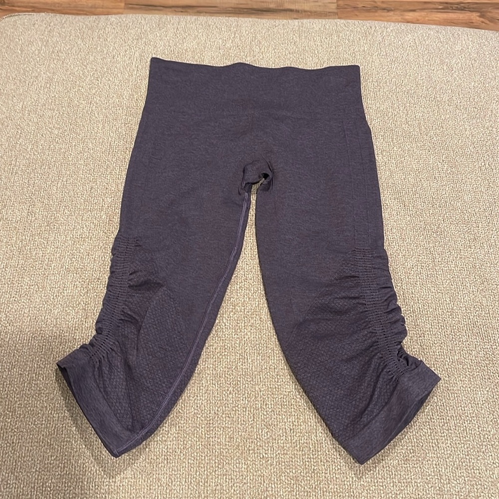 LULULEMON In The Flow Crop Ruched Capri Leggings
